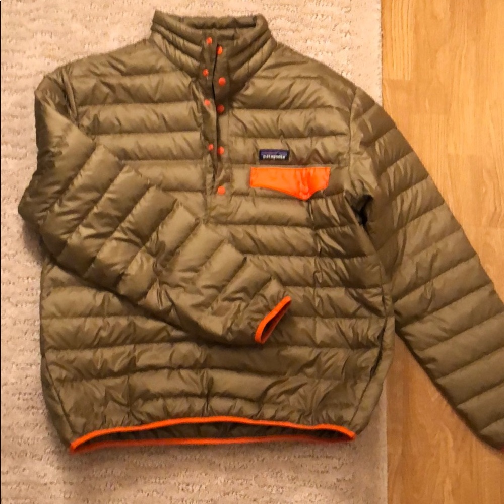 Patagonia pullover.